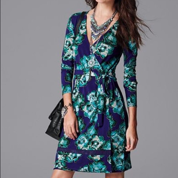 Simply Vera Vera Wang Dresses & Skirts - 💜SIMPLY VERA💜CREPE FAUX WRAP DRESS💜